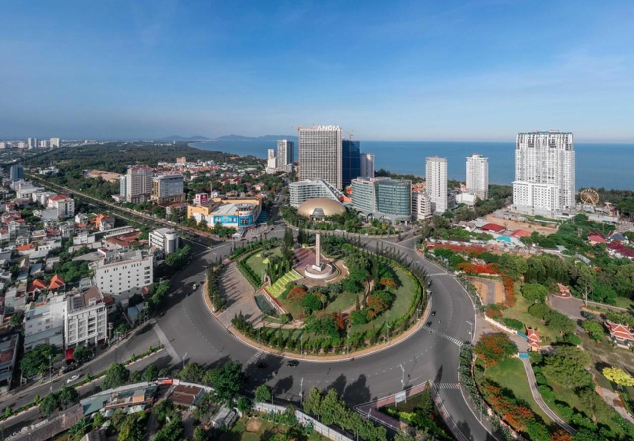 The Song Vung Tau Condotel: Beachfront 5-Star Apartment with Infinity Pool Exterior photo
