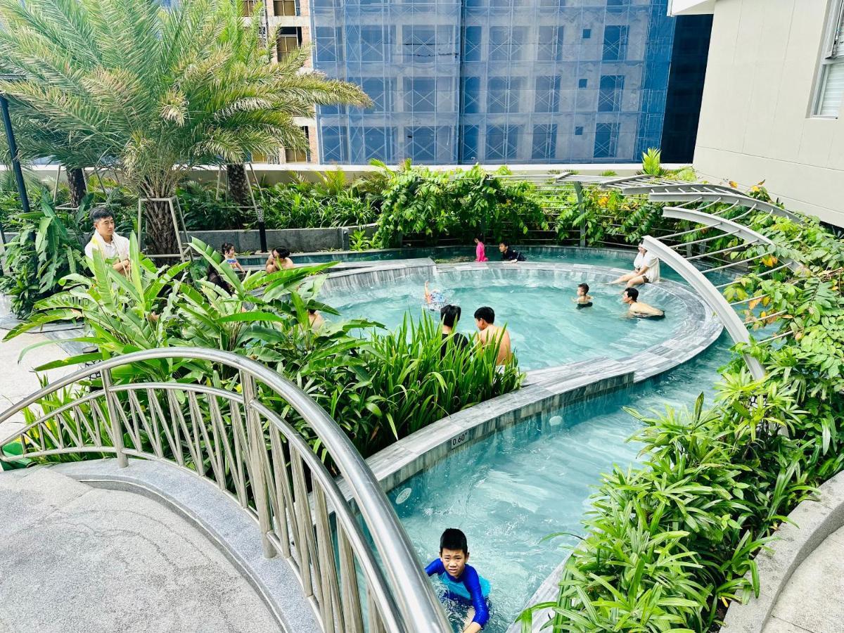 The Song Vung Tau Condotel: Beachfront 5-Star Apartment with Infinity Pool Exterior photo