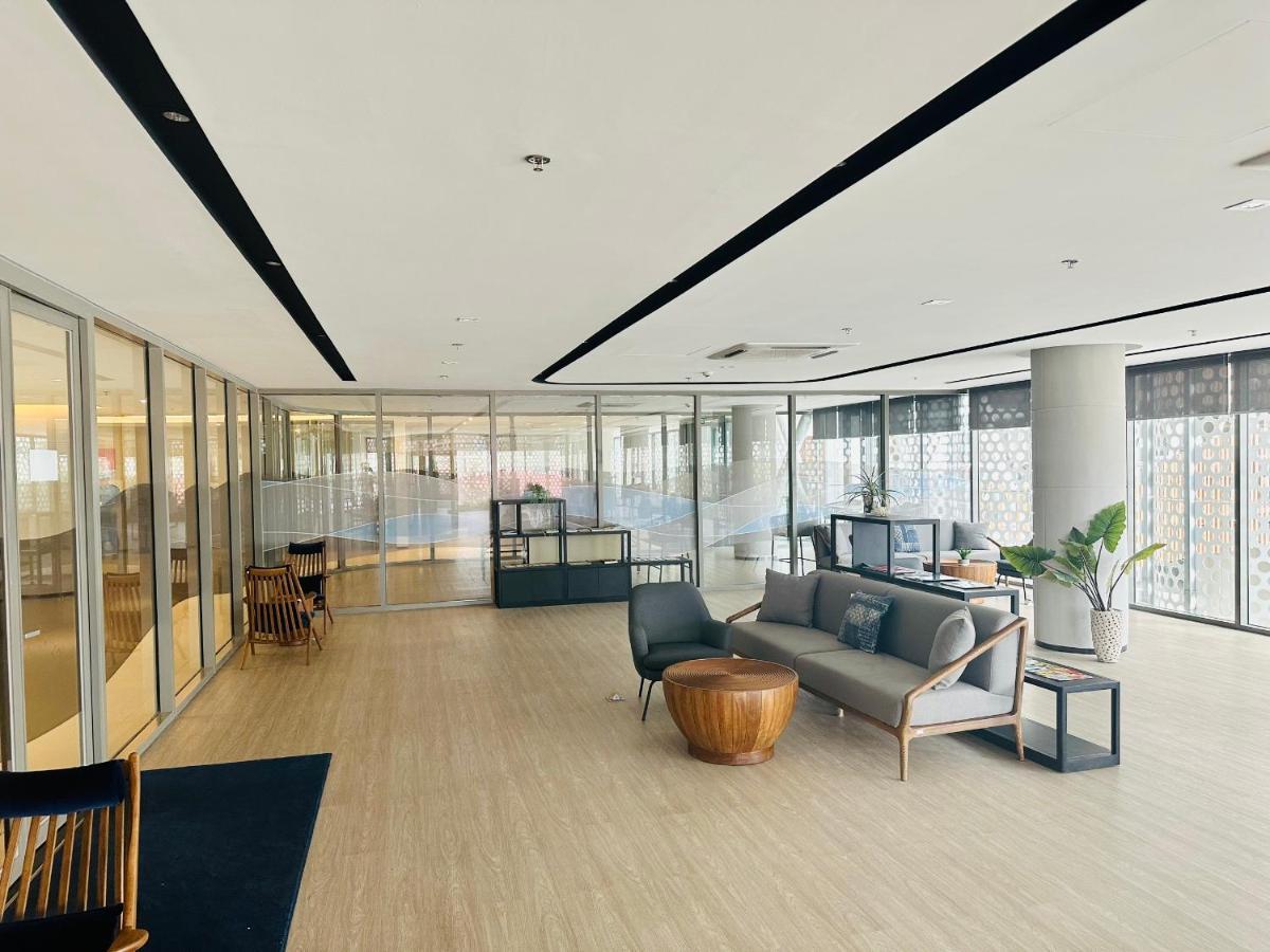 The Song Vung Tau Condotel: Beachfront 5-Star Apartment with Infinity Pool Exterior photo