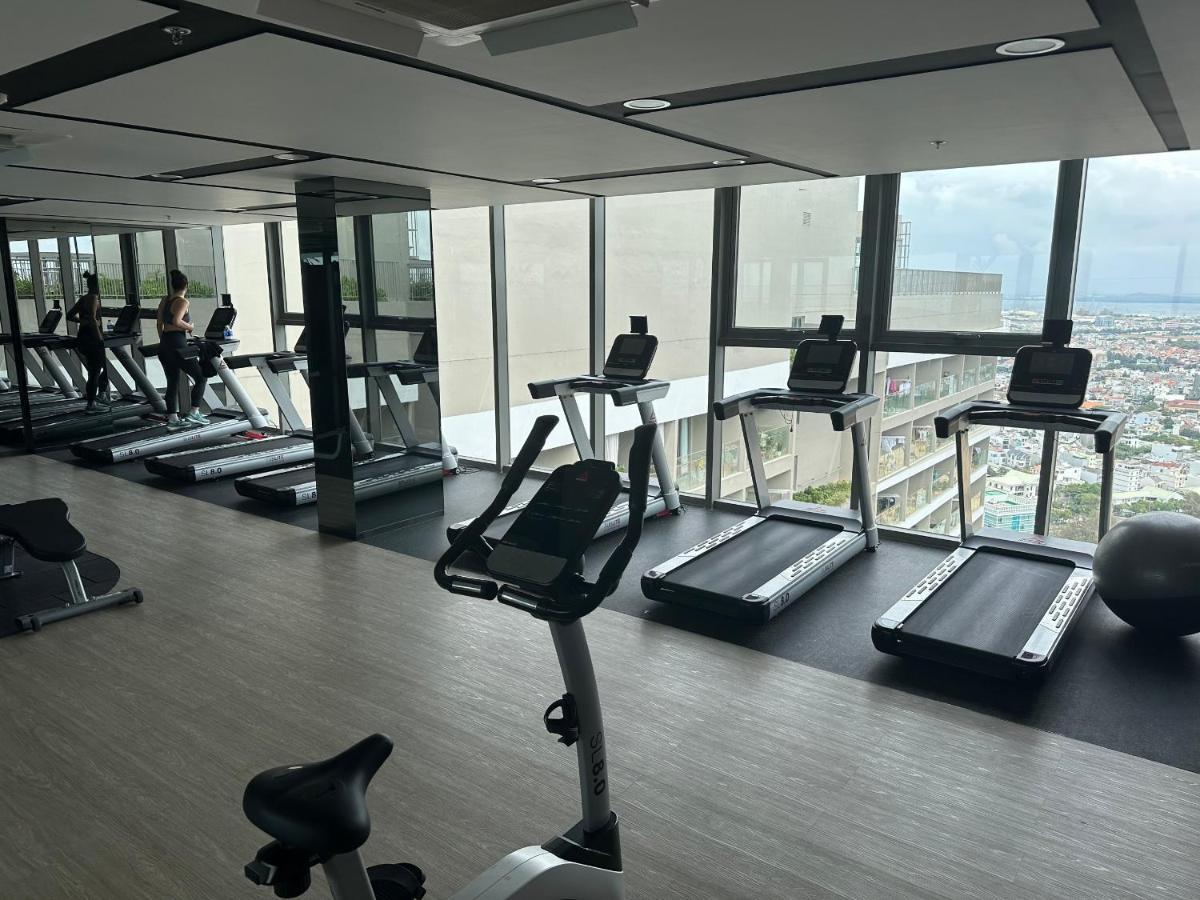 The Song Vung Tau Condotel: Beachfront 5-Star Apartment with Infinity Pool Exterior photo