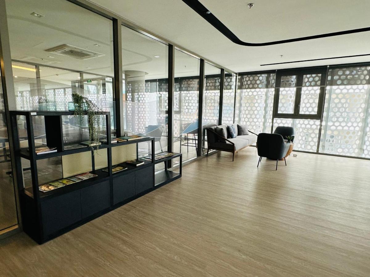The Song Vung Tau Condotel: Beachfront 5-Star Apartment with Infinity Pool Exterior photo