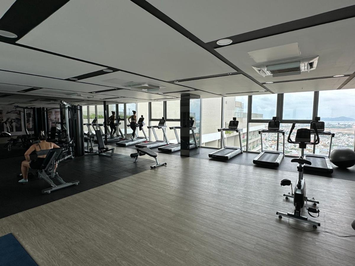 The Song Vung Tau Condotel: Beachfront 5-Star Apartment with Infinity Pool Exterior photo