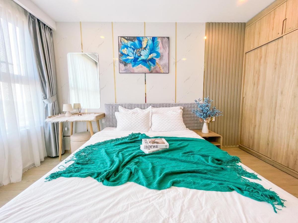 The Song Vung Tau Condotel: Beachfront 5-Star Apartment with Infinity Pool Exterior photo