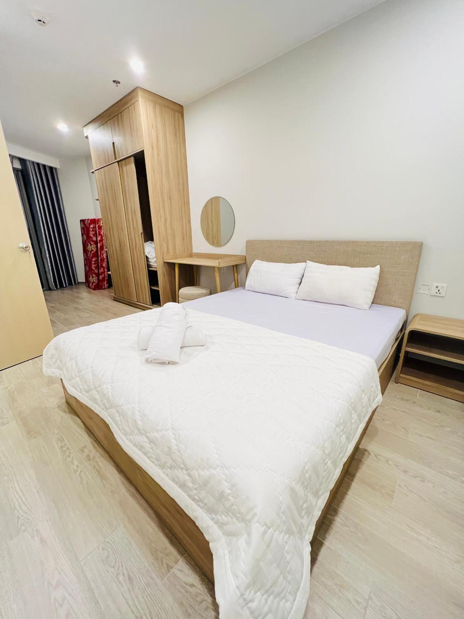 The Song Vung Tau Condotel: Beachfront 5-Star Apartment with Infinity Pool Exterior photo