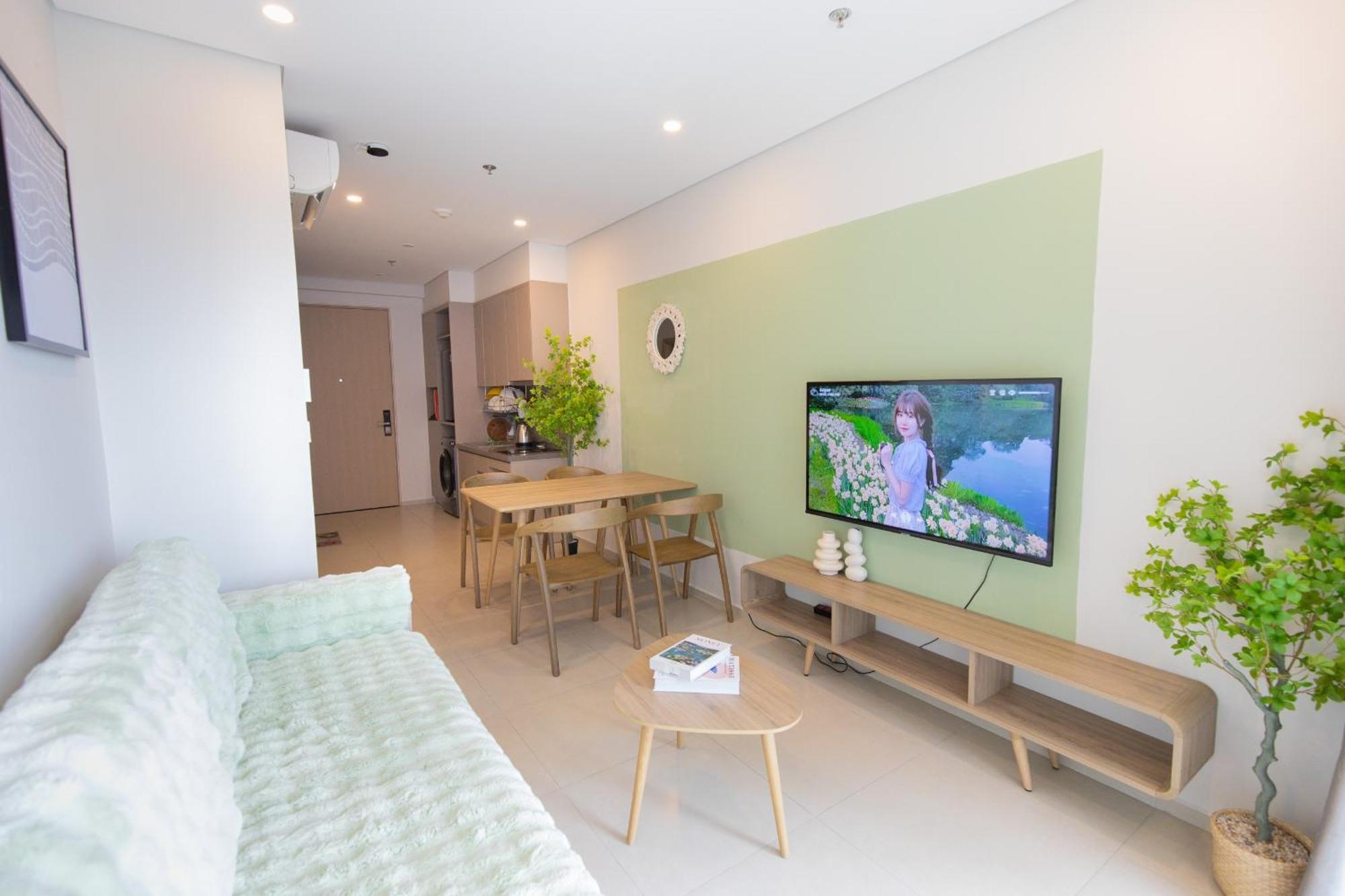 The Song Vung Tau Condotel: Beachfront 5-Star Apartment with Infinity Pool Exterior photo