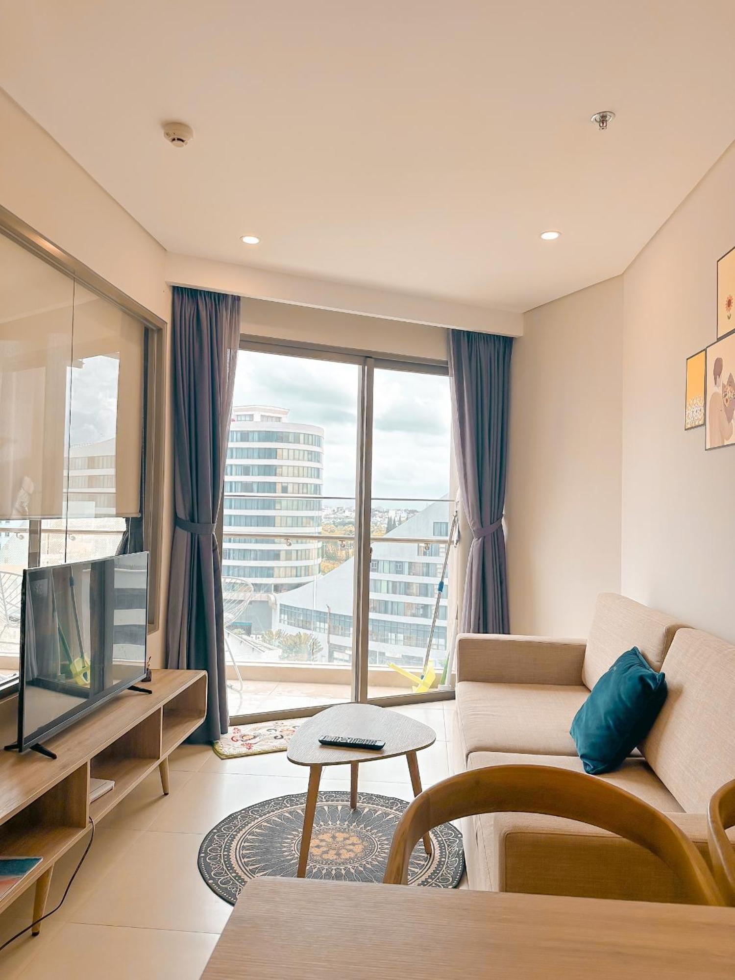 The Song Vung Tau Condotel: Beachfront 5-Star Apartment with Infinity Pool Exterior photo